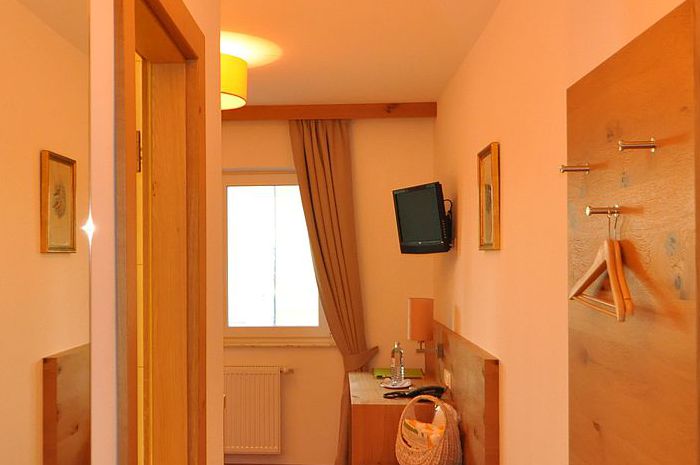 Zimmer mit Balkon